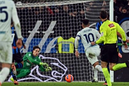 tre gol annullati, quante polemiche, che coraggio l’arbitro