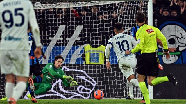 tre gol annullati, quante polemiche, che coraggio l’arbitro