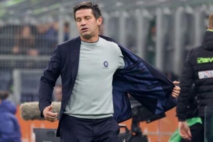 la battuta sull'esterno titolare fa ridere tutti