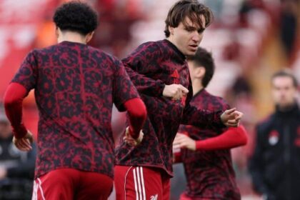 Slot lo boccia dopo un'ora contro i Wolves, nuova bufera nel match ricordo di Diogo Jota