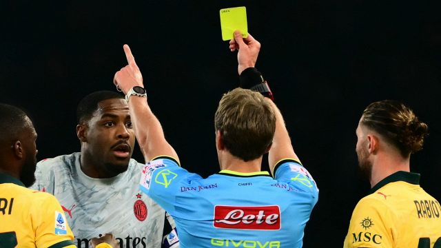 rigore ai granata, presunto fallo sul raddoppio e Leao ko. Bufera su Chiffi, che cosa è successo