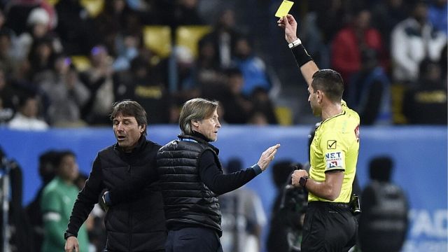 la sfida di Conte all’arbitro, cosa gli ha urlato, il rosso mancato e il rigore negato