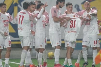 Per Capuano e Giugliano incubo senza fine, volano Benevento e Cosenza