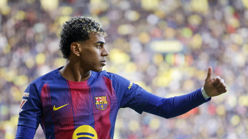 Yamal in relax a Dubai, gioca in spiaggia con dei ragazzini - Calcio