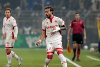 la denuncia della moglie Rachele Risaliti. Il club di De Laurentiis prende posizione