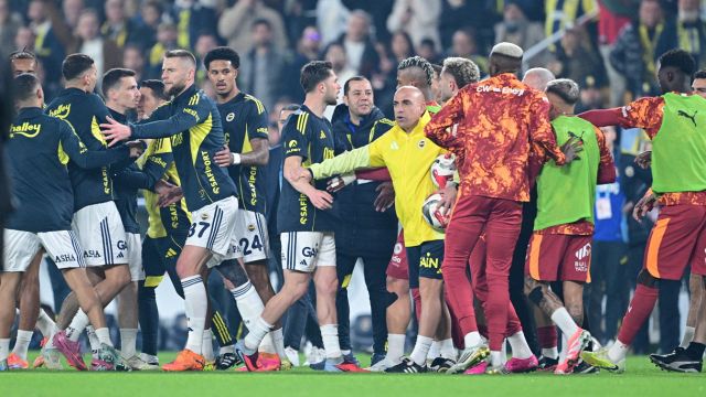 rissa nel derby di Istanbul contro Skriniar, scoppia il putiferio