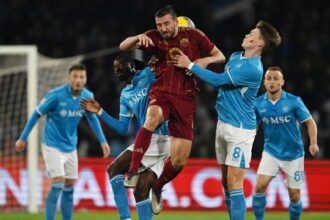 "Pesi 100 kg"; "Sparisci tu dalla mia vista"