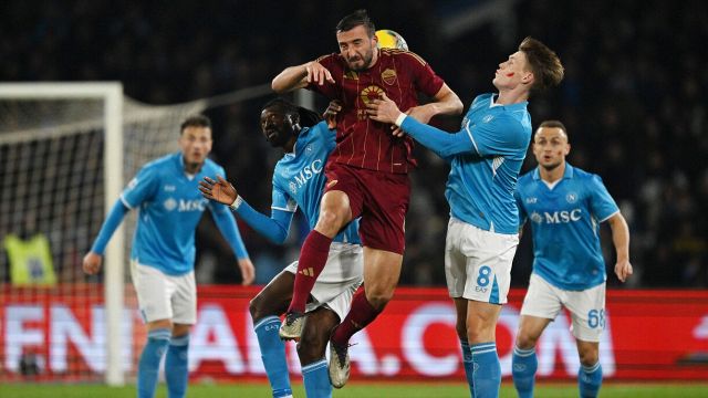 "Pesi 100 kg"; "Sparisci tu dalla mia vista"