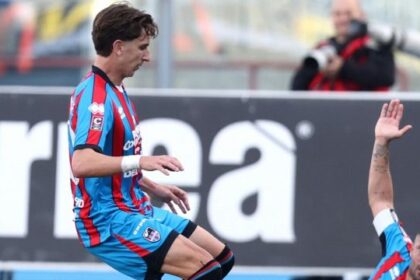 Var a senso unico, quanti dubbi sui due gol, che svista sul rosso