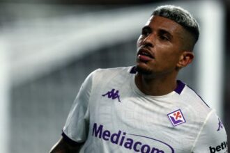Fiorentina, minacce social a calciatori e famiglie. Ferreira, moglie di Dodo: "Andrò all'inferno a cercarvi"
