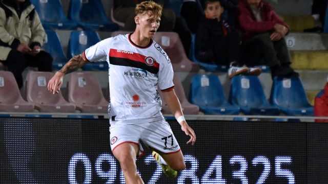 per due volte l’arbitro al Var non cambia idea, che fortuna sul gol partita