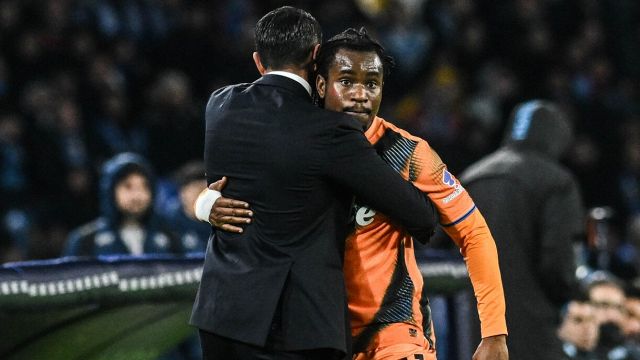 sorride anche quando viene sostituito