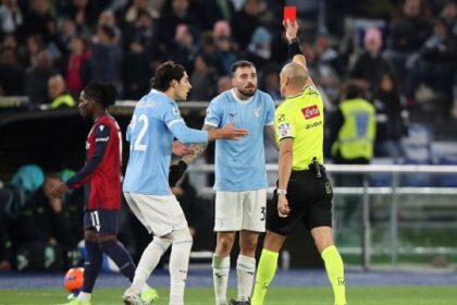 il rosso a Gila, cosa ha urlato all’arbitro, le frasi choc