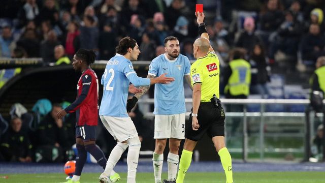 il rosso a Gila, cosa ha urlato all’arbitro, le frasi choc