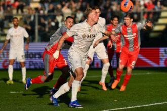 "Quello non è mai rigore”, l’urlo di Mariani e i dubbi sul gol. Negati due penalty agli azzurri