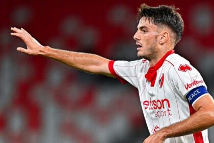 dopo 10" già polemiche, poi l’arbitro diventa protagonista, quanti errori