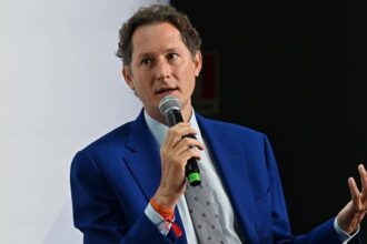 l'offerta vincolante di Tether inchioda Exor, che però frena