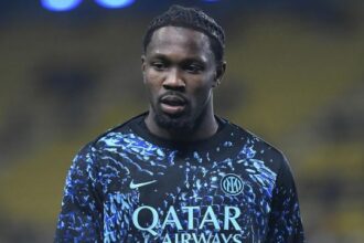 il confronto con Esposito è impietoso. Ora il francese è un caso, bocciatura totale dei tifosi