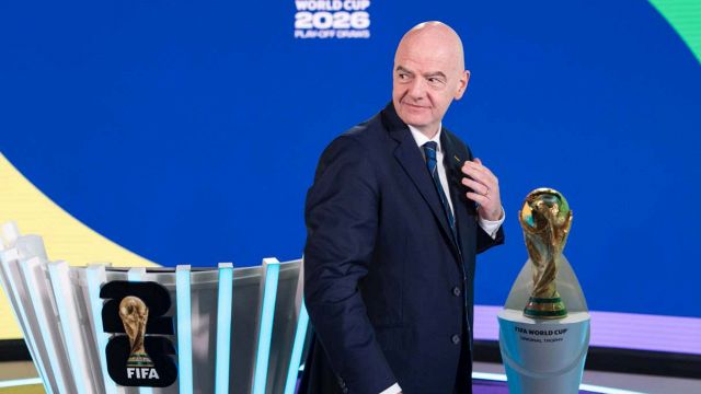 Mondiali, la proposta di Infantino sul fuorigioco rischia di rivoluzionare tutto. Marelli la boccia: “Si rischia il caos”