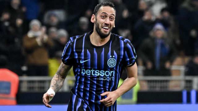 “Premio al club senza titoli”. Ironia anche su Calhanoglu
