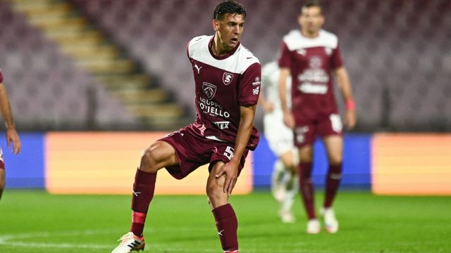 sei gol e tante polemiche, neanche la moviola in campo salva i granata, è sorpasso