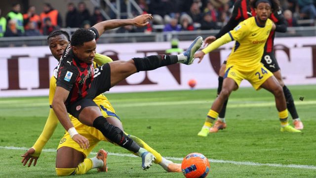 che fischi dal Meazza per l’arbitro, cosa è successo sul rigore e sul gol annullato