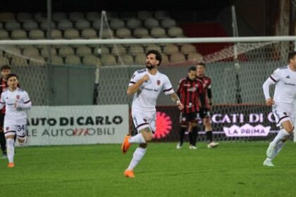 sbaglia due rigori e perde nel recupero al 104'