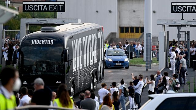 Napoli sassaiola sul bus Juve o fake news? Panatta attacca ma circola un'altra versione