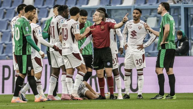 Calzavara flop al debutto in A, svista sul rigore, mancano due rossi