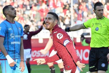 Doveri e il Var trasformano un rigore più rosso in nulla di fatto, giallo su gol annullato al 94'