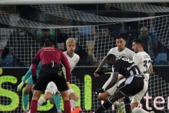 esplode la bufera sul web