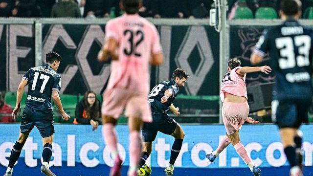 Le Douaron bomber in smoking, Abilgaard confuso