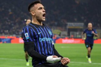 L'Inter domina il Bologna e torna in vetta, il Napoli spegne la Lazio all'Olimpico - Calcio