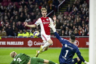 Calcio: Lazio-Taylor affare fatto, olandese atteso in serata a Roma - Calcio