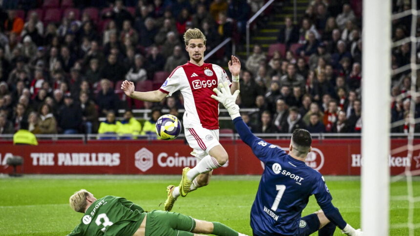 Calcio: Lazio-Taylor affare fatto, olandese atteso in serata a Roma - Calcio