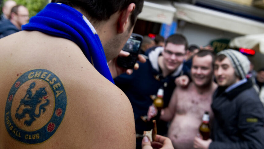 Napoli-Chelsea, tifoso inglese lievemente ferito in nottata - Calcio