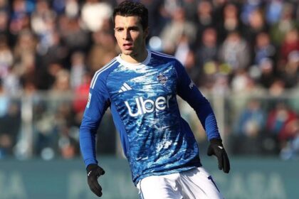 Douvikas, infortunio: le condizioni dell'attaccante del Como