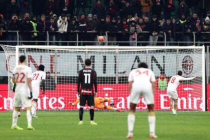 Milan, Pavlovic scava il dischetto prima del rigore sbagliato di Stanciu