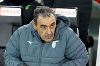 Calcio: Sarri torna in campo dopo l'operazione, tecnico guida allenamento della Lazio - Calcio