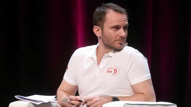 neppure il trionfo col Napoli salva Elkann, la richiesta dei tifosi a Tether