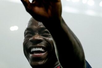 posta video live mentre fa rally nel deserto