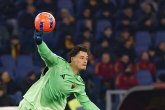 Calcio: Svilar, 'Scalvini mi dà una botta in testa, è fallo' - Calcio