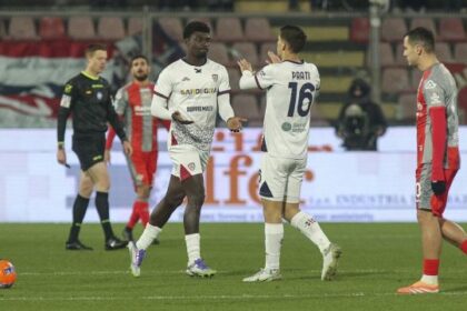 decide sempre il Var, rosso revocato e gol annullato