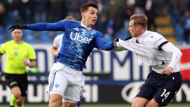 Abisso perde la testa, rosso inventato e rigore inesistente