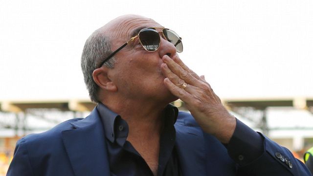 il gesto dopo la vittoria e il retroscena su Kean. Vanoli litiga con i tifosi