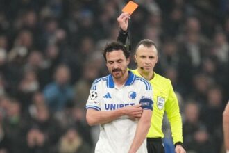 il Var aiuta gli azzurri, anche Conte poteva chiudere in 10