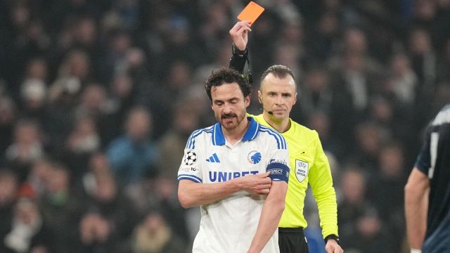 il Var aiuta gli azzurri, anche Conte poteva chiudere in 10