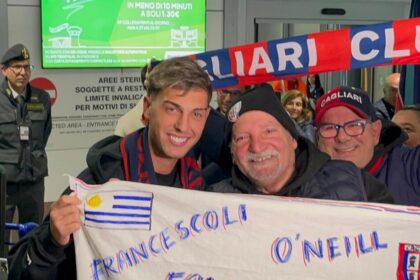 Cagliari, festa in aeroporto per il giovane uruguaiano Albarracin - Calcio