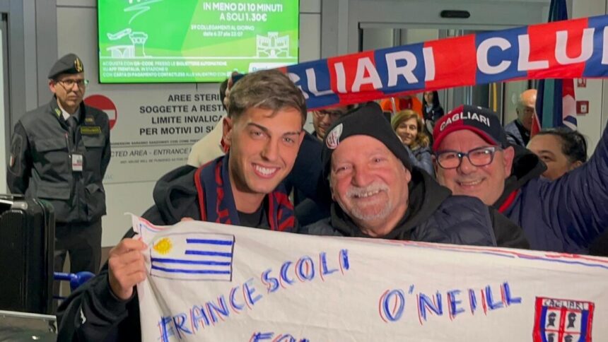 Cagliari, festa in aeroporto per il giovane uruguaiano Albarracin - Calcio