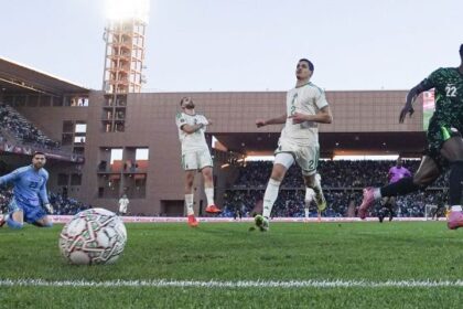 prima la papera su Osimhen, poi la rissa con Onyedika. Algeria-Nigeria nel caos